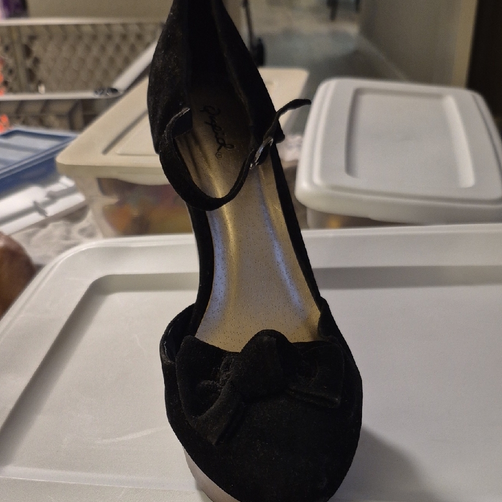 Qupid Black Heels with Bow Accent